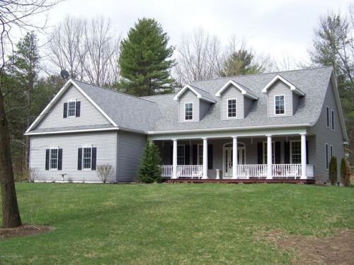 30 Barrington Dr, Fortsville, NY 12831-1132