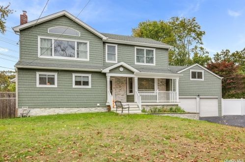 9 Candlestick Ct, Huntington Station, NY 11746-6205