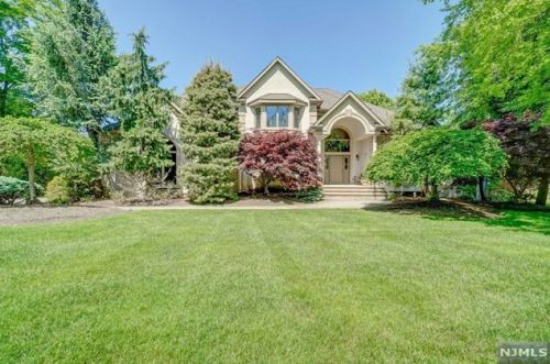 32 Mccain Ct, Closter, NJ 07624-2304