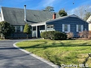 482 Raft Ave, Holbrook, NY 11741-5912