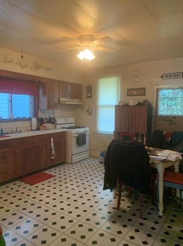 314 1st St, Jeannette PA  15644-1801 exterior