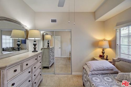 5100 Noble Ave, Van Nuys CA 91402-4509 exterior