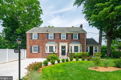207 Crystal Lake Ave, Tavistock NJ  08033-3200 exterior