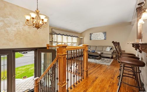 810 Higbie Ln, West Islip, NY 11795-1206