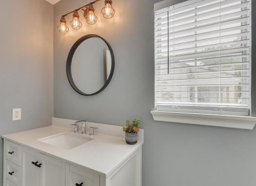 3731 Falls Dr, Dallas TX  75211-6124 exterior