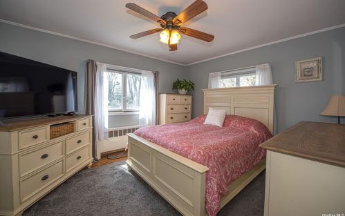 1051 Hamilton Ave, North Lindenhurst NY  11757-2130 exterior