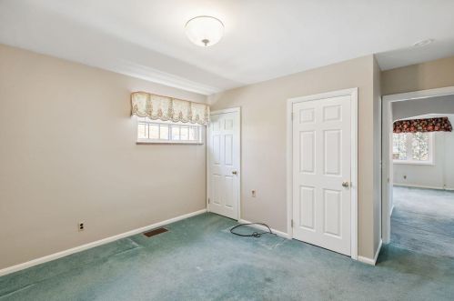 323 Swan Cir, Covington KY  41018-1937 exterior