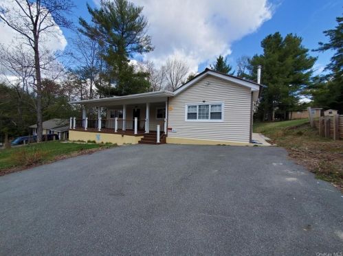 32 Hemlock Dr, Monticello NY  12701-4342 exterior