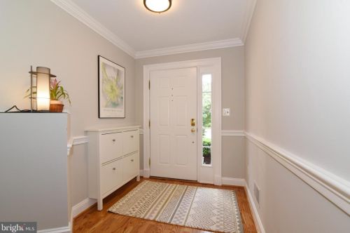 12143 Chancery Station Cir, Herndon, VA 20190-5801