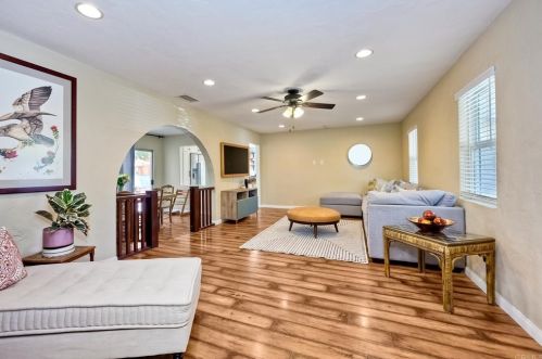 4692 Maple Ave, La Mesa, CA 91942-4910
