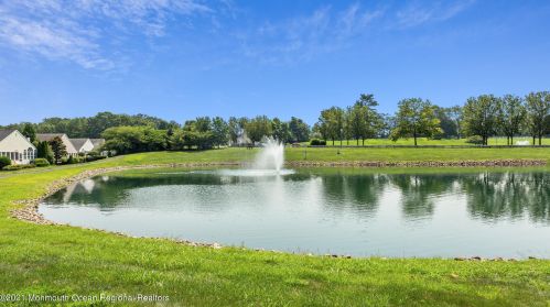 36 Pine Hollow Ln, Lakewood, NJ 08701-5713