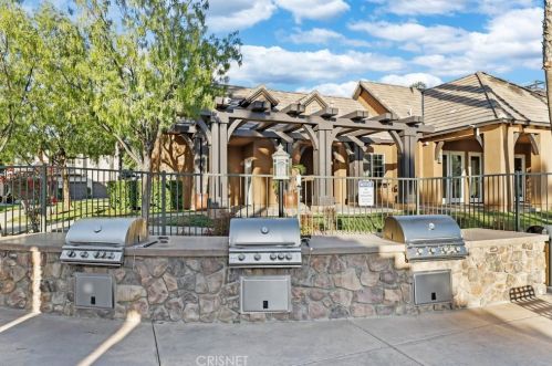 28421 Mirabelle Ln, Santa Clarita CA  91350-3240 exterior