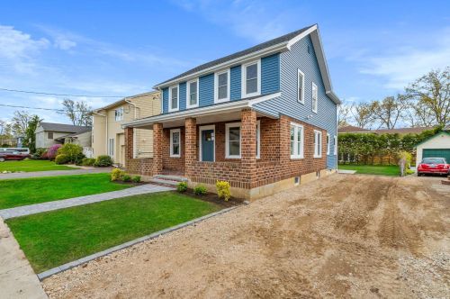 3 Baylis Pl, Lynbrook NY  11563-4203 exterior