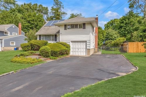 17 Lancaster Pl, Huntington Station, NY 11746-4221