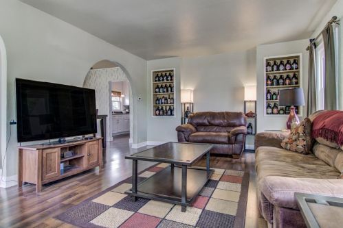 7330 Alexander Ave, Hammond, IN 46323-2621