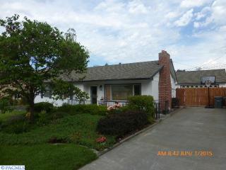 641 Cedar Ave, Richland, WA 99352-3676