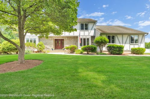 42 Redwood Ln, East Freehold, NJ 07728-2962