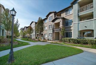 24905 Magic Mountain Pkwy, Santa Clarita CA  91355-4673 exterior