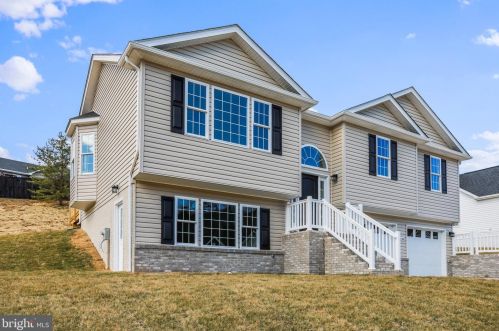 1198 Happy Ridge Dr, Front Royal VA  22630-5302 exterior