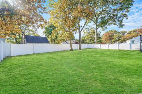 186 Pkwy Blvd, Wheatley Heights NY  11798-4306 exterior
