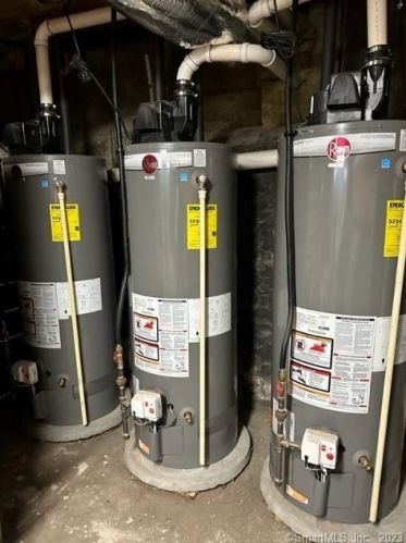 29 Lexington Ave, Waterbury CT  06710-1435 exterior