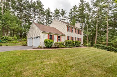 19 Fleetwood Dr, Norfolk, MA 02056-1027