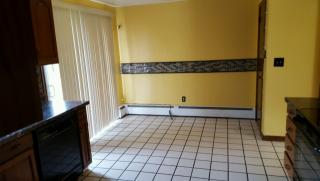 6 Coachmen Ln, Hartford CT  06111-5221 exterior