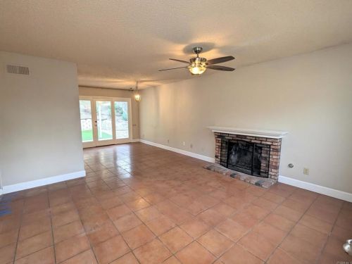 2336 Fallingleaf Rd, Oceanside CA  92056-3532 exterior