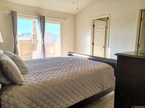 19778 Canyon View Dr, Santa Clarita CA  91351-5717 exterior