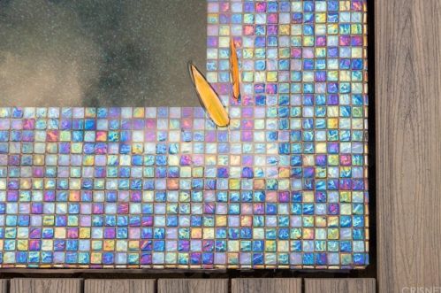 15245 Greenleaf St, Van Nuys CA 91403-4010 exterior