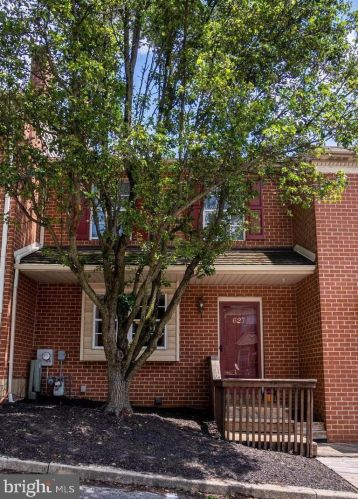 627 Coates Ln, Norristown PA  19406-2557 exterior