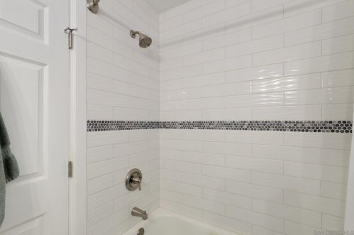 4073 Lake Blvd, Oceanside CA  92056-4604 exterior