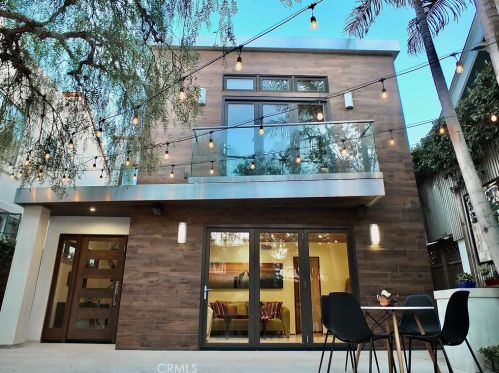 16 58th Pl, Long Beach, CA 90803-4416