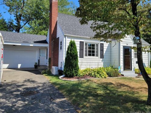 26 Shenfield St, New Britain, CT 06053-3833