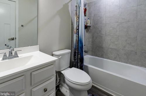 119 Nathan Dr, Riverton NJ  08077 exterior