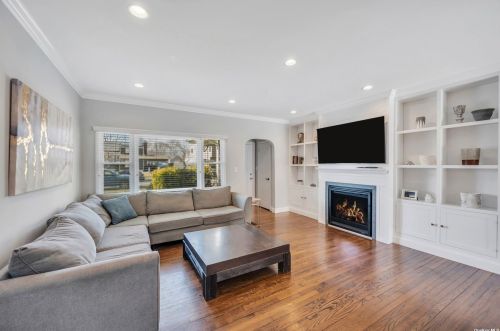 142 Reynolds Rd, West Islip NY  11795-2917 exterior