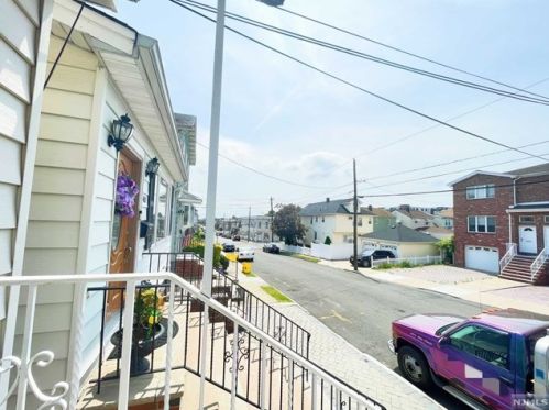 412 9th St, Fairview NJ  07022-1113 exterior