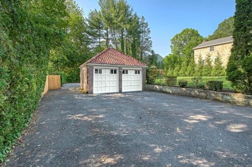 282 Ridgeway, White Plains NY  10605-4113 exterior