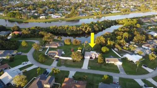 537 Dauphin Ave, Port Saint Lucie FL  34953-5854 exterior