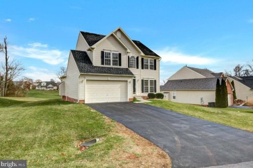 652 Sawgrass Dr, Charles Town WV  25414-5974 exterior