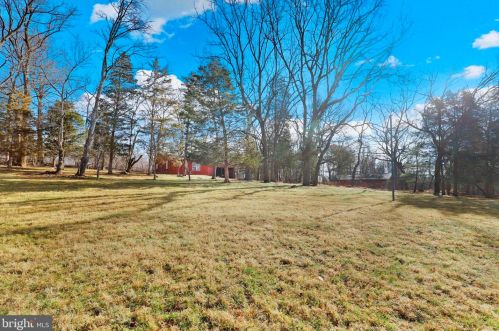 19558 Loudoun Orchard Rd, Leesburg VA  20175-6806 exterior