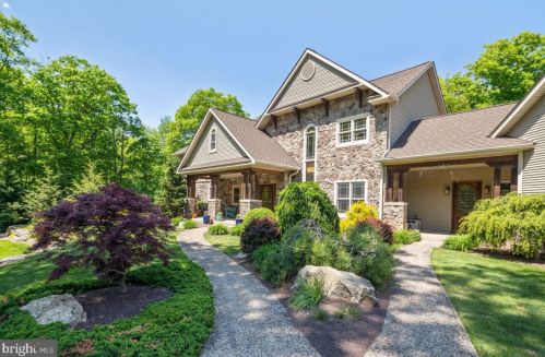 64 Bear Foot Ln, Dale, PA 19504-8971