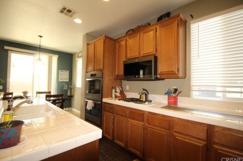 5823 Spice St, Lancaster CA  93536-2348 exterior