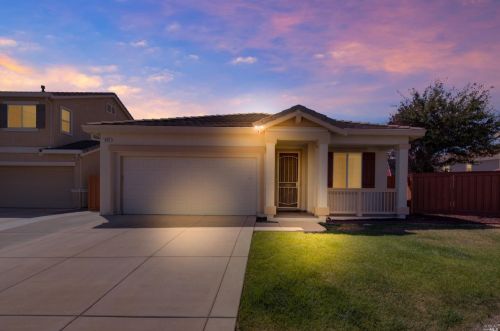 542 Twilight St, Vacaville CA  95688-8829 exterior