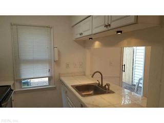 1062 Commonwealth Pl, Virginia Beach VA  23464-4521 exterior