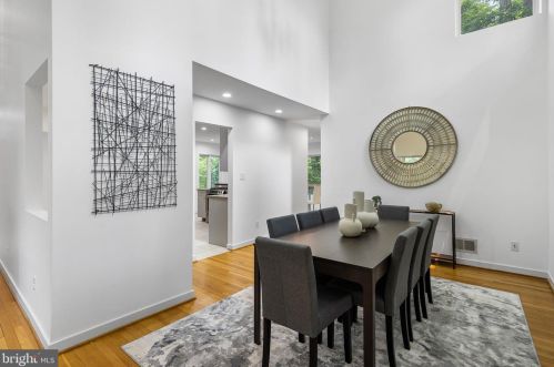 3709 Whispering Ln, Falls Church VA  22041-1121 exterior