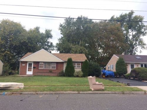 215 Russell Ave, Barrington, NJ 08007-1223