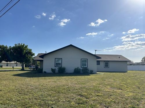 627 16th Ter, Cape Coral, FL 33990-2143