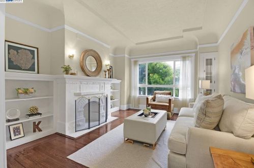 458 Winchester St, Daly City, CA 94014-1103