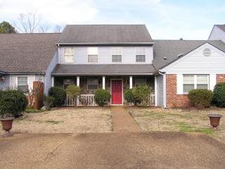 1353 Village Green Dr, Hixson, TN 37343-5732